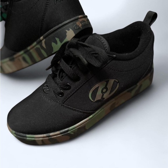 Heelys Black Sneakers with Green Camouflage and wheels - Picture 2 of 8